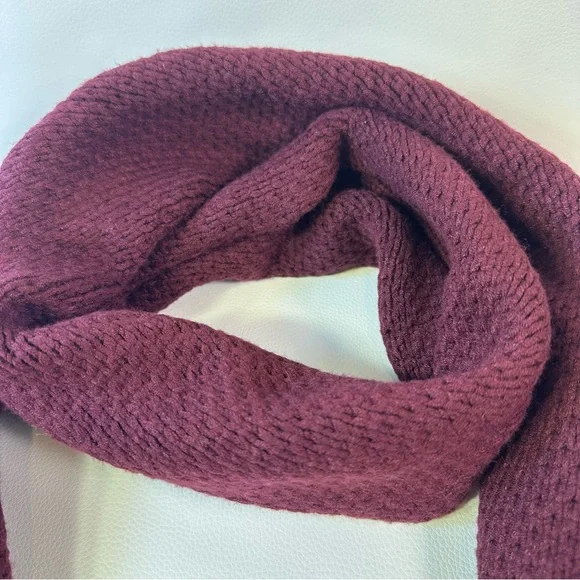 4/$25** New Ladies Calvin Klein Burgundy Heavy Knit Scarf - Picture 3 of 6
